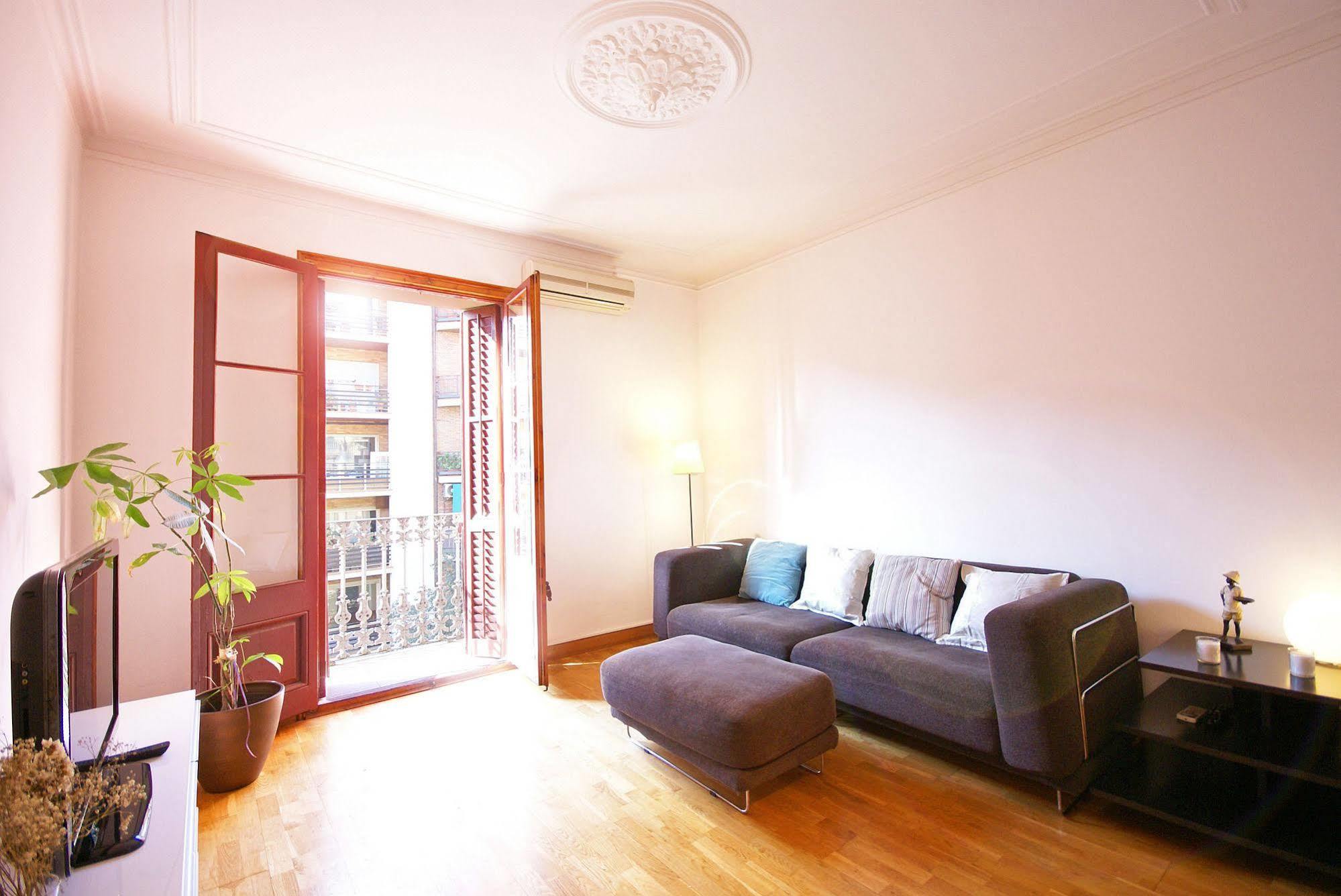 Flateli Aribau Apartment Barcelona Ngoại thất bức ảnh