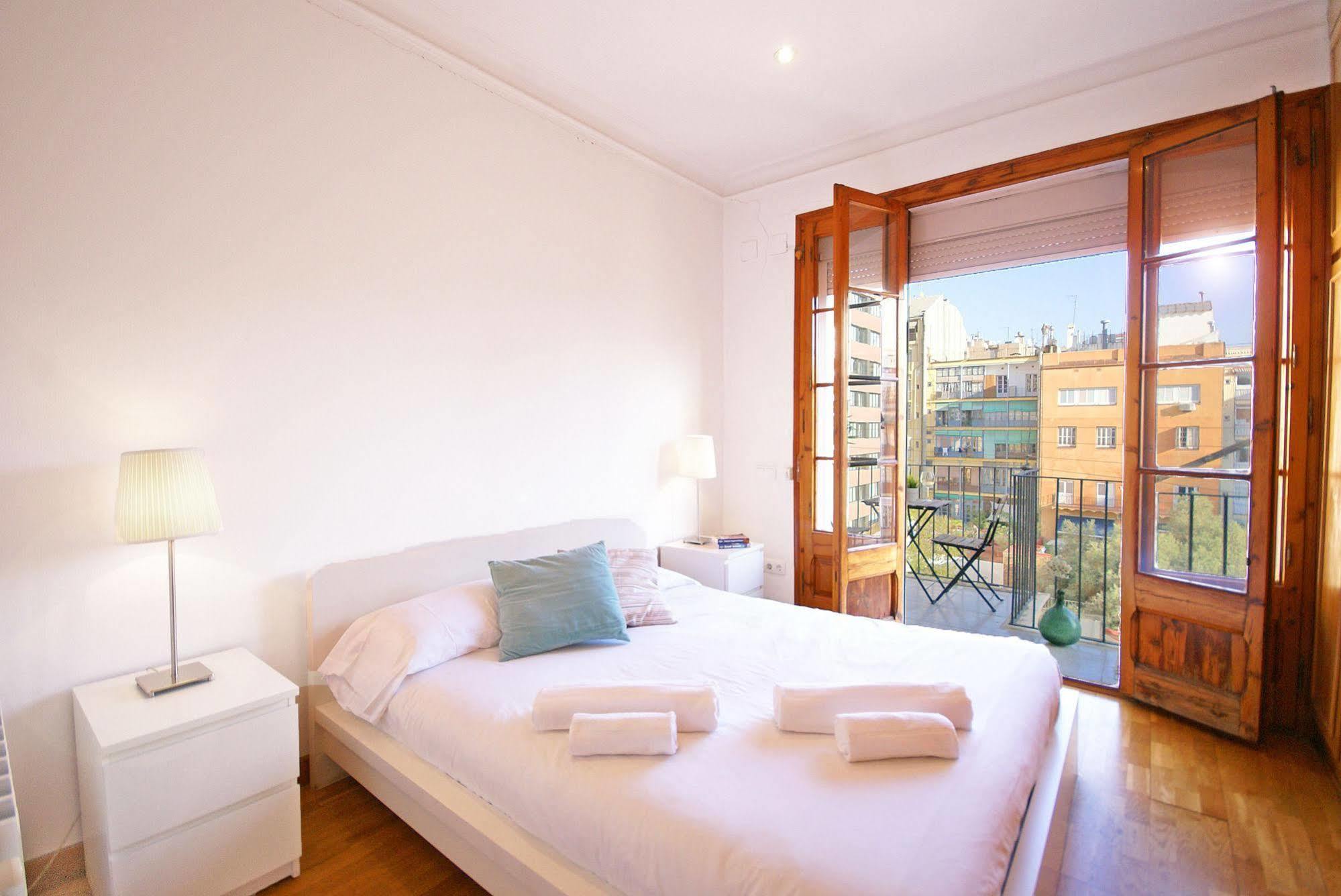 Flateli Aribau Apartment Barcelona Ngoại thất bức ảnh