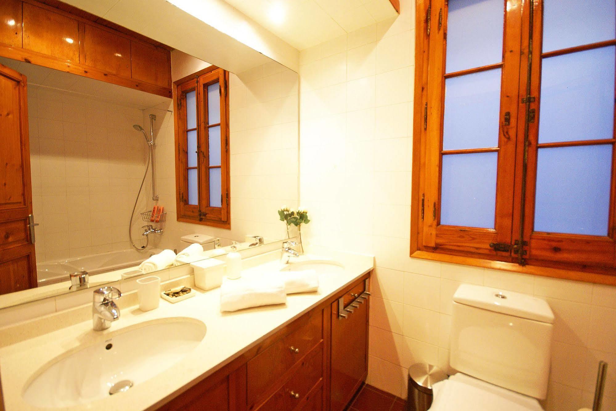 Flateli Aribau Apartment Barcelona Ngoại thất bức ảnh