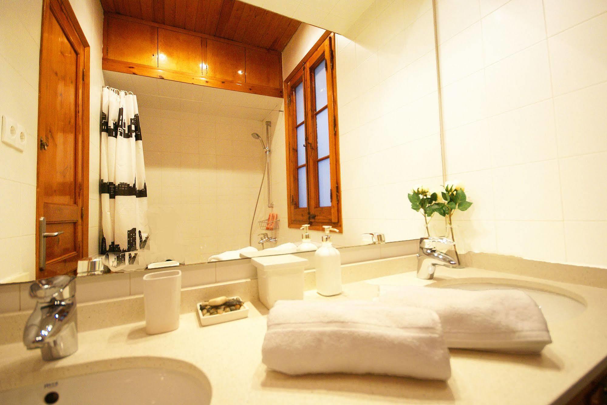 Flateli Aribau Apartment Barcelona Ngoại thất bức ảnh